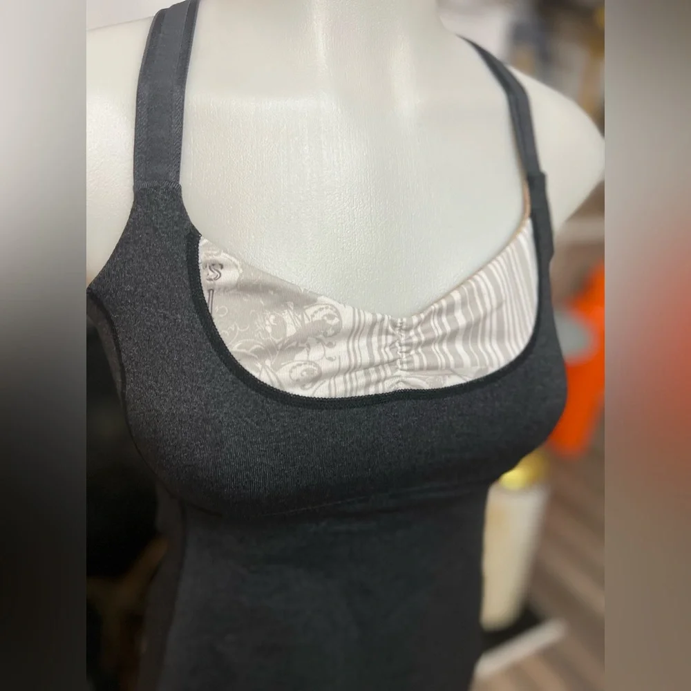 Lululemon Athletica Tank Womens 4 with Built in Sports Bra - Picture 7 of 8